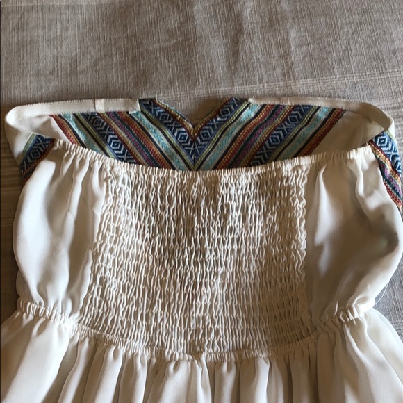 Adorable white dress - Picture 4 of 4